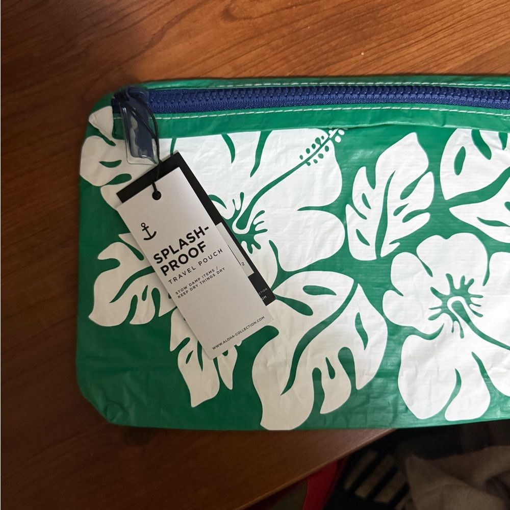ALOHA Collection Small Green Hibiscus Pouch - Picture 5 of 5